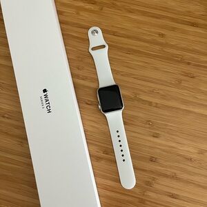 New Apple Watch Series 3 (GPS 38mm) - Comes in the original box and sports band